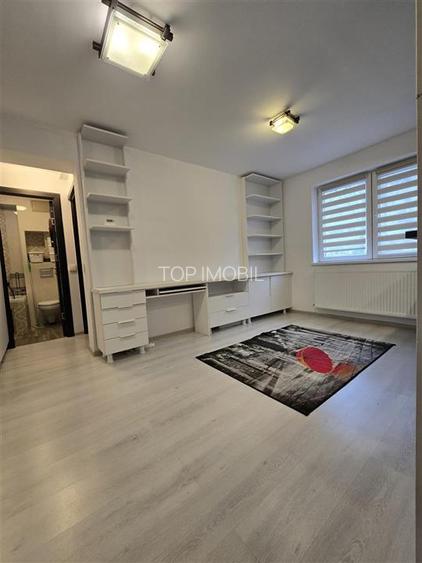 Etaj 1 - Podu Ros Aleea Decebal, 3 camere cu geam la baie, liber - 2