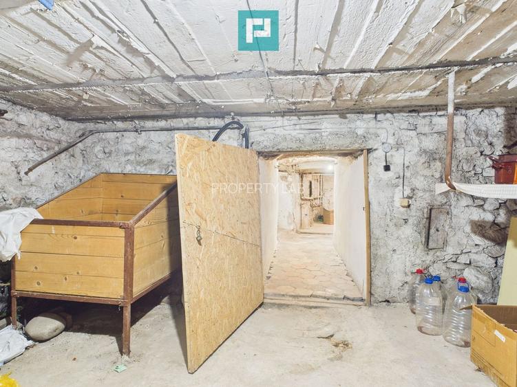 Două case, curte mare, lângă Castelul Corvinilor - 35