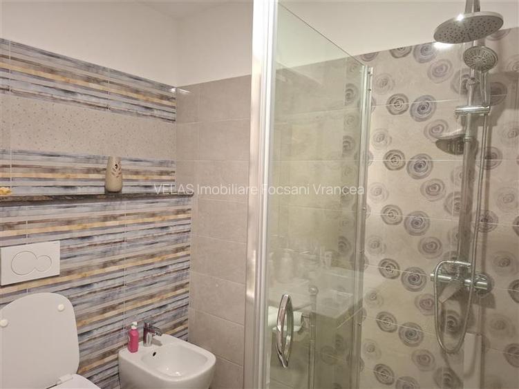 Apartament 2 camere, transformat in 3 camere, parter - 16