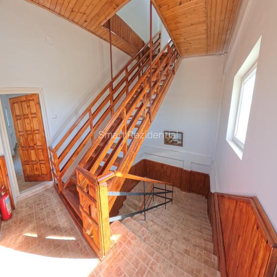 Vilă spațioasă cu 12 camere, teren generos și multiple facilități - 8