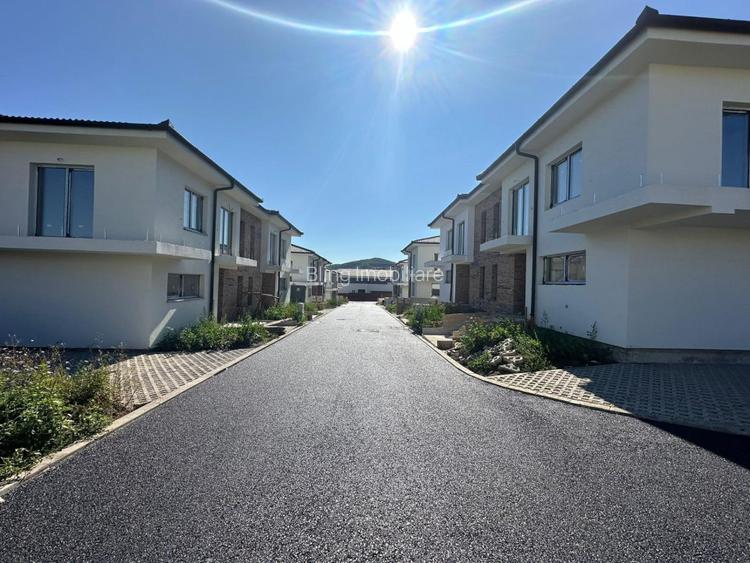 Duplex 100 mp utili, teren 200mp, ansamblu privat, Floresti - 3