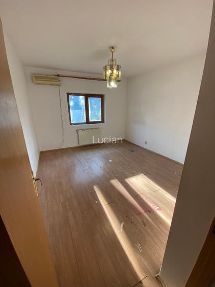 Vila cu 3 apartamente  la parter,etaj  si mansarda - 4