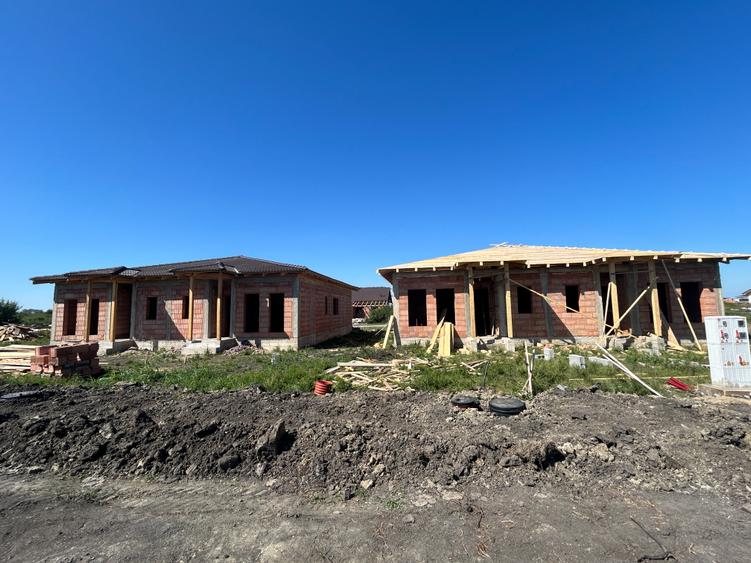 Duplex cu pavaj în față  zona Mosnita Noua-Albina, 0% Comision Poremo Imobiliare