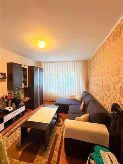 Oferta! Apartament 3 camere, decomandat, etaj 3/4, str Sitarului, Brasov