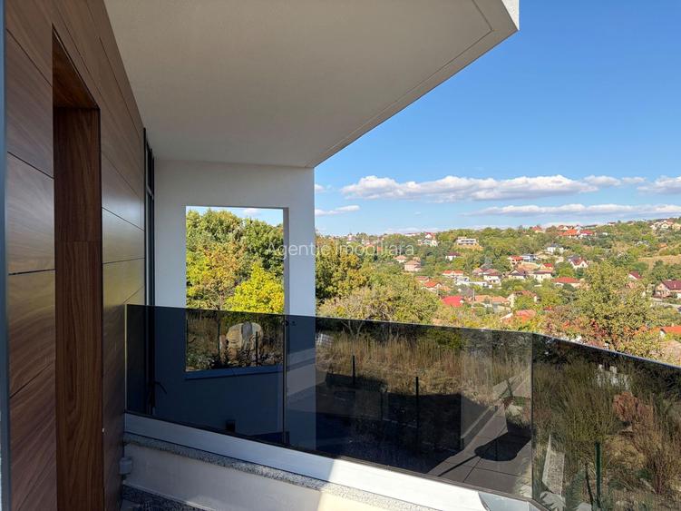 Casa individuala 4 camere, 3 bai, S+P+ET, garaj, terasa