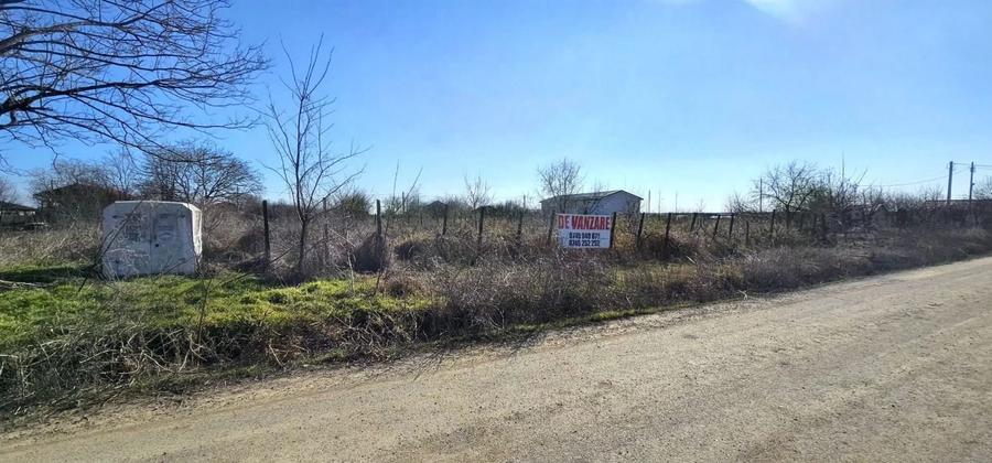 De vanzare 700 mp teren intravilan curti constructii, Vanatori, 24.500 euro