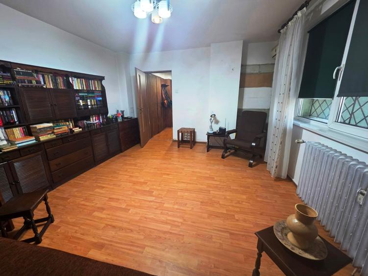 Colentina, intersectie Fundeni, bloc reabilitat, stradal, vedere fata
