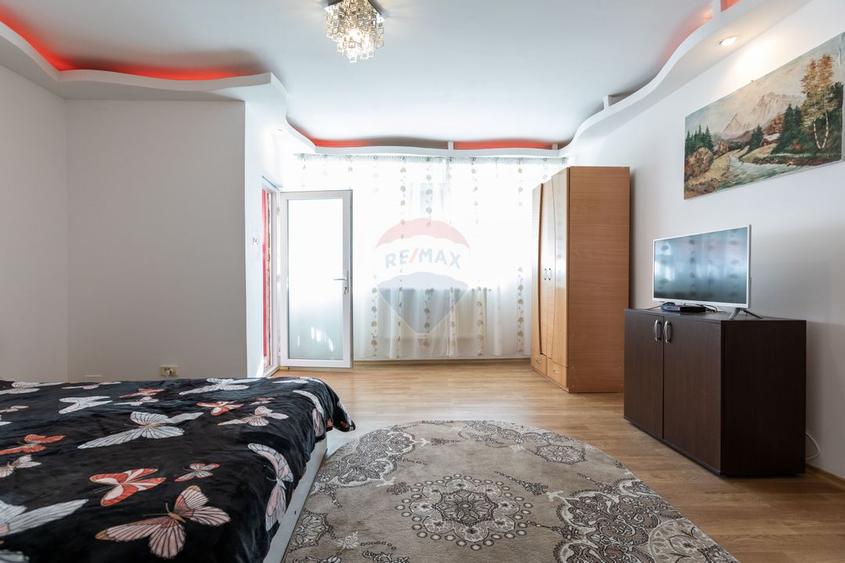 Casa / Vila cu 6 camere de vanzare, Calea Moinesti, Margineni