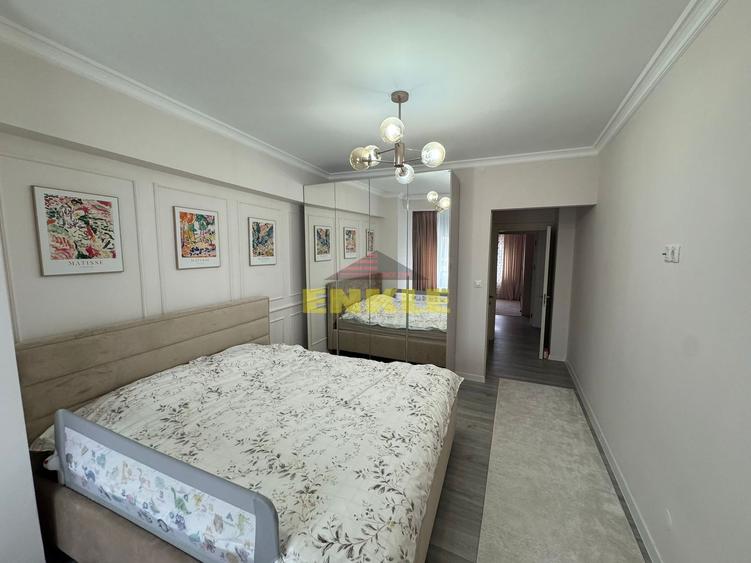 De vânzare – Apartament 4 camere, 102 mp, zona Bazar