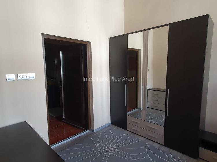 Vand apartament la casa ultracentral 3 camere etaj 1 - 7