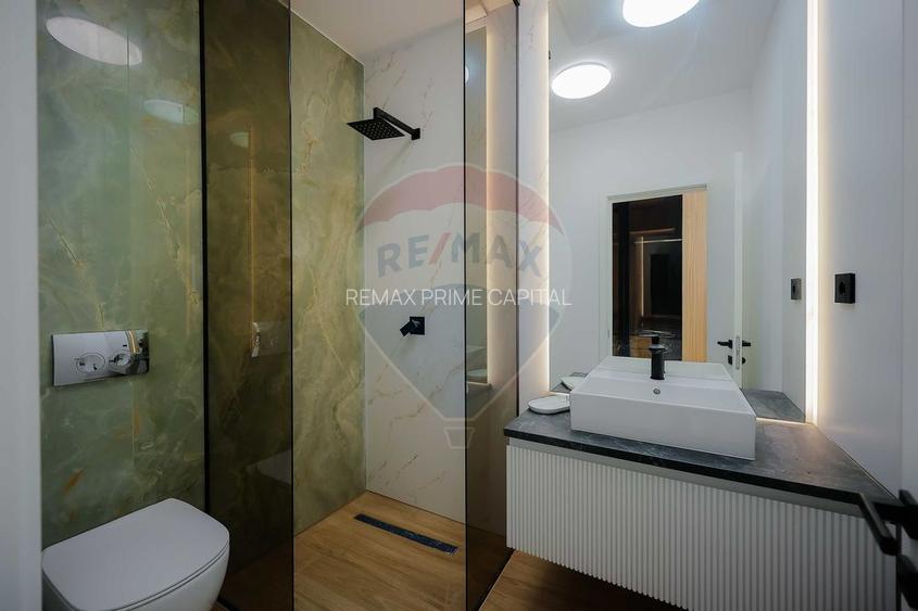 De vânzare Vilă cu 8 camere în Sânmartin, 290 mp util, teren 1100 mp - 25