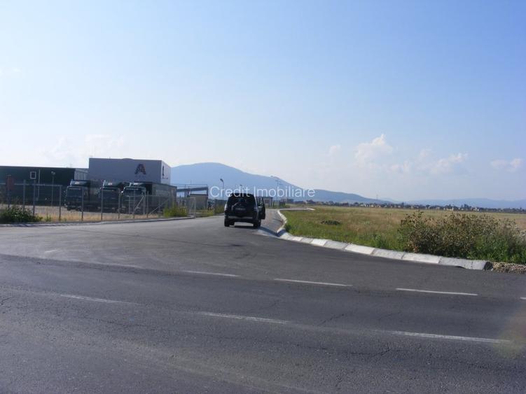Teren de vanzare cu deschidere la DN 73 - 3