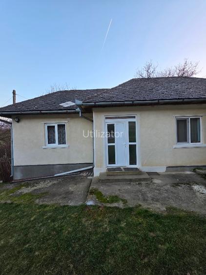 CASĂ CU TEREN  DE VÂNZARE ÎNTRO ZONĂ FRUMOASĂ SI LINISTITĂ - 11