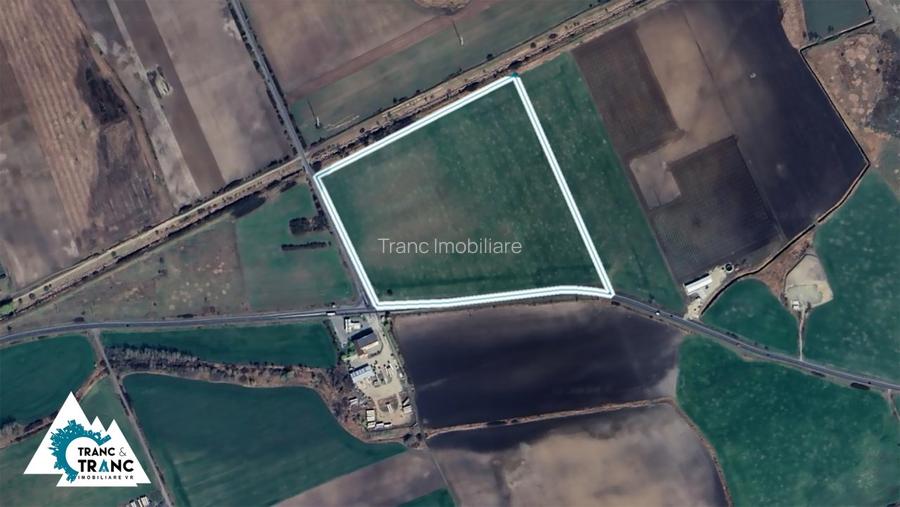 Teren cu front stradal de 432 m la E68 la 3 km de autostrada - 2