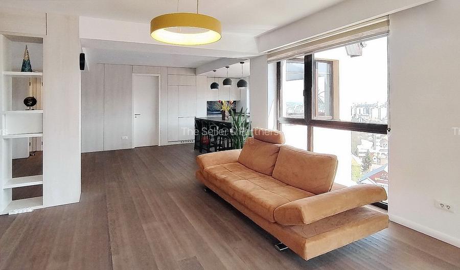 Priveliste Panoramica Spre Oras Si Masivul Tampa - 17