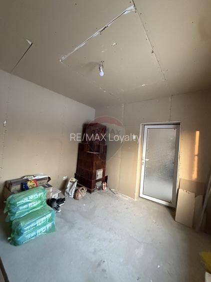 Casă cu teren generos de 1.179 mp, Fierbinți, Târg - 5