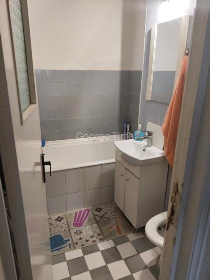 Vand apartament  3 camere, izolat exterior,bloc antiseismic vis-a-vis Comisariat - 11