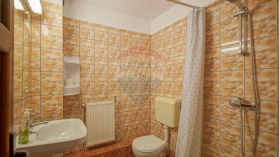 Comision 0 %! Pensiune cu 12 camere de vânzare, str. De Mijloc! - 23