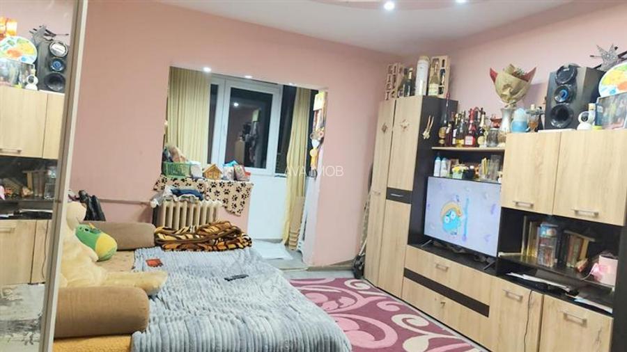 Apartament 2 camere, etaj 2, mobilat, zona Ura - 2