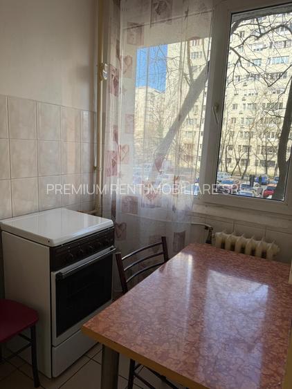 Dristor, garsoniera langa metrou, 320 euro, etaj 1 - 18