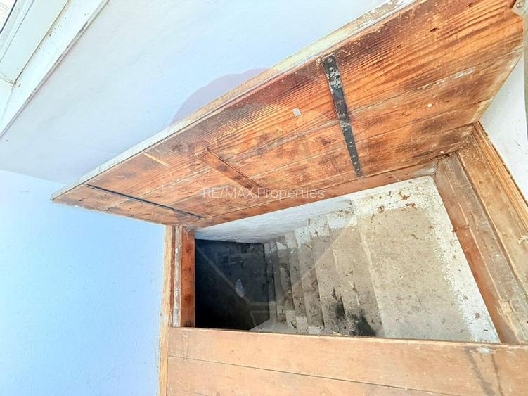 Casă de vanzare cu curte | 4 camere | Zona Gorjului | Teren generos - 16