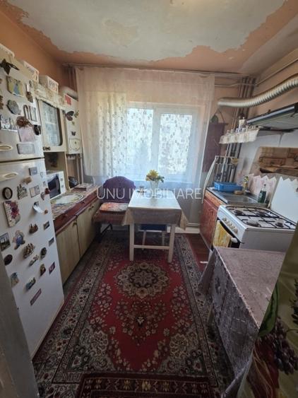 Etaj 2 - 3 camere - model spatios - geam la baie - Alexandru - Zimbru - 12