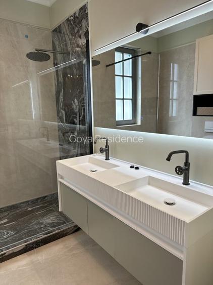 Margine de triplex : 5 camere, 3 bai,2 dressinguri,bucatarie, balcon,terasa. - 4