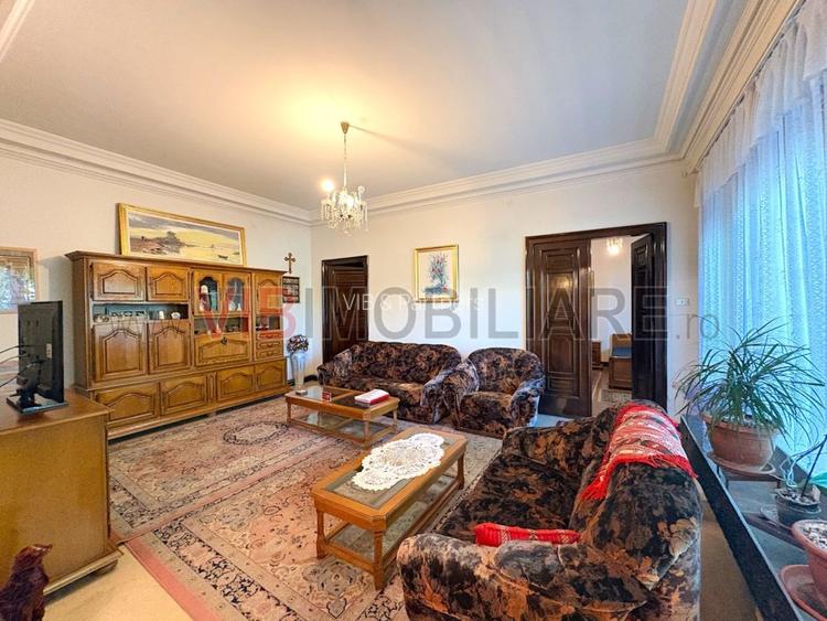 UNIRII-MIRCEA VODA, apartament in vila interbelica, 6 camere, 190 mp - 2
