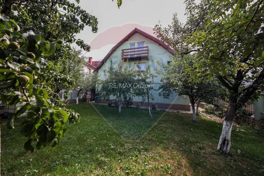 Vilă cu 8 camere de vânzare si spatiu comercial - 7