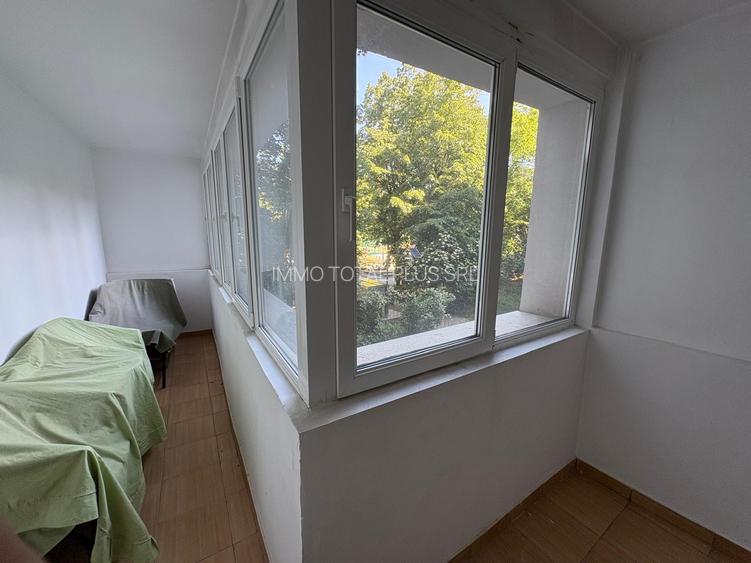 Apusului adiacent 3 camere semidec. 2 balcoane mari 95000 € - 8