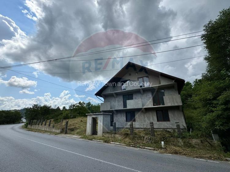 Casă / Vilă cu 7 camere de vânzare - 11