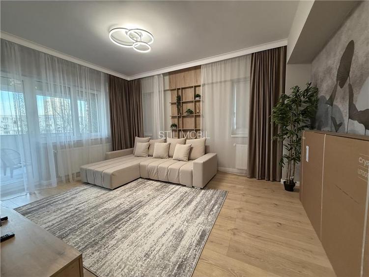 2 CAM , CENTRU PODU ROS PALAS , LUX - 40