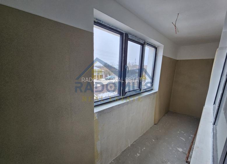 Vila Tătărani - 280 mp utili - 500 mp Teren - 8 Camere + 4 Băi - 12