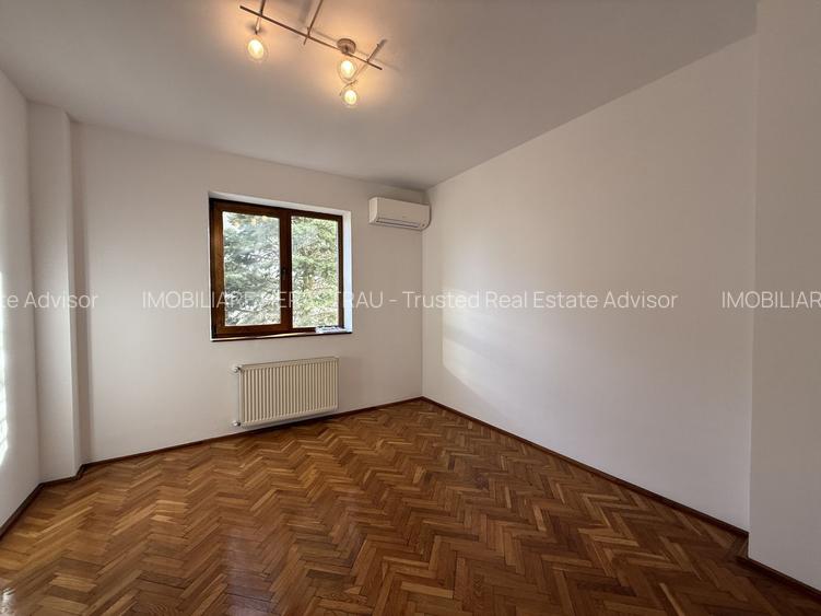 Vila spațioasă în Sisesti | 600 mp | 9 locuri de parcare | Teren 1500 mp - 24