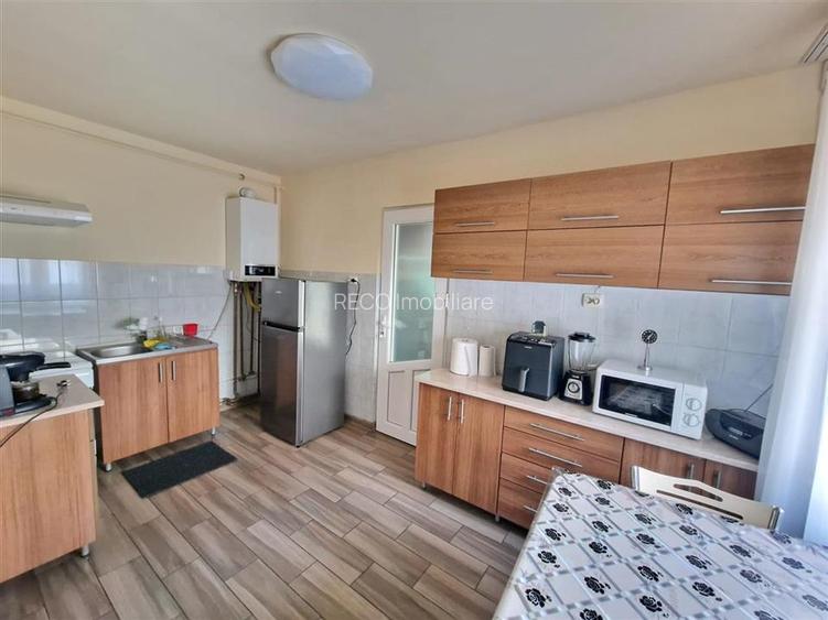 Casa cu 2 camere+living, renovata complet, in Episcopia Bihor - 8