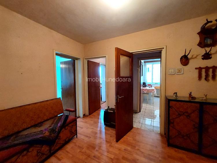 Apartament 3 camere, Deva suprafata totala utila 8 – str. Titu Maiorescu, parter - 8