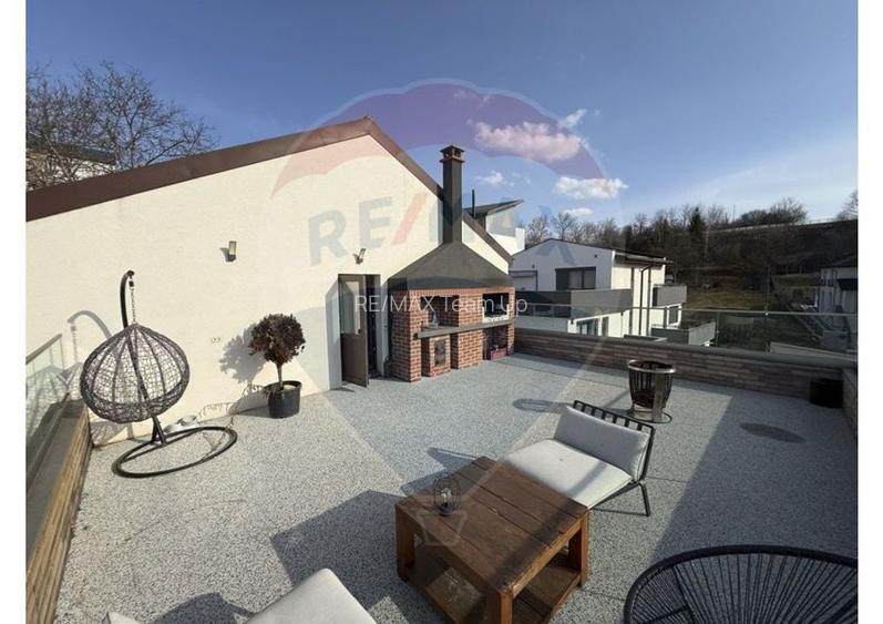 Vilă ultrafinisată cu două unități locative în zona Gruia - 14