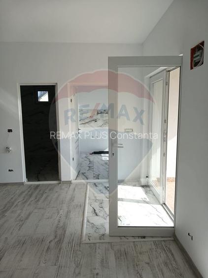 Casă cu 3 camere  toate utilitățile - 105.000E cu teren in  concesiune - 5