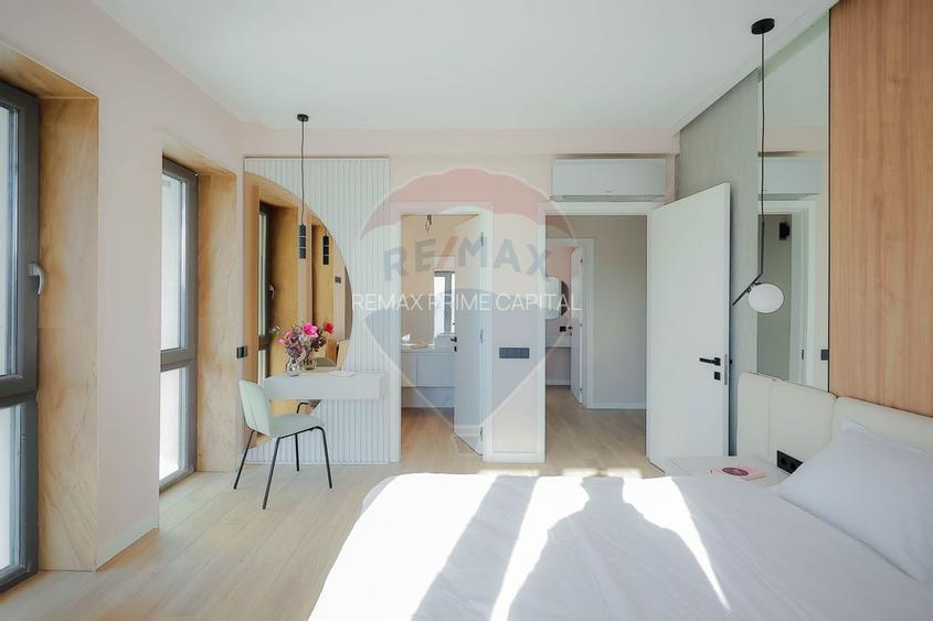 De vânzare Vilă cu 8 camere în Sânmartin, 290 mp util, teren 1100 mp - 44