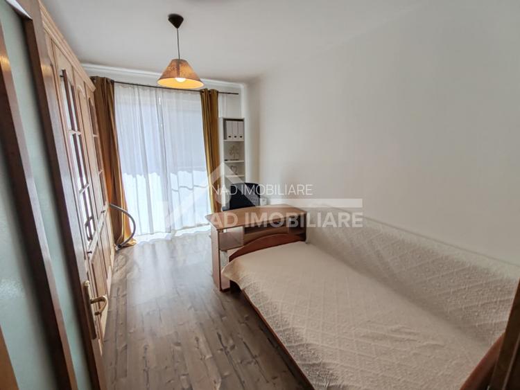 Apartament cu 2 camere+nisa de dormit, balcon, parcare, Str.Florilor - 10