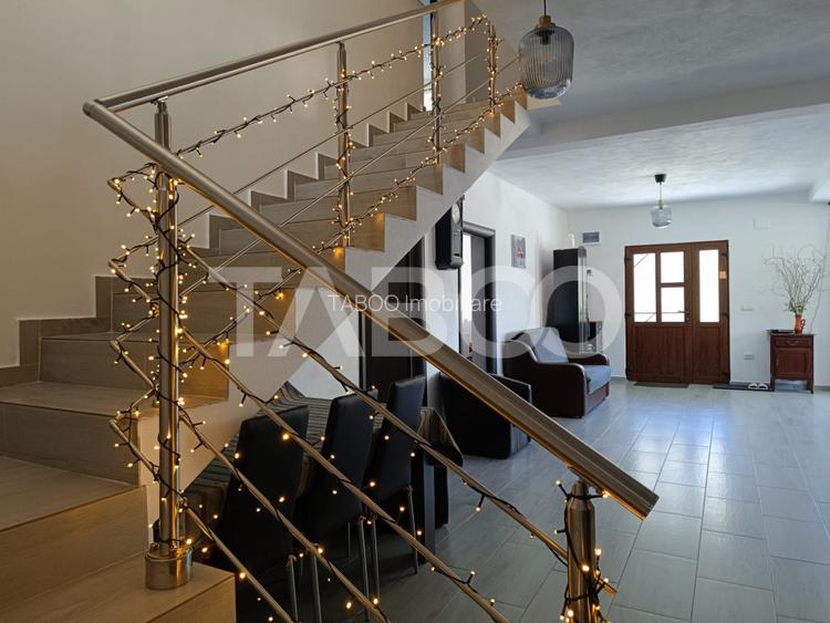 Casa 8 camere 7 bai 284 mp 225mp curte libera in Porumbacu de Sus - 6