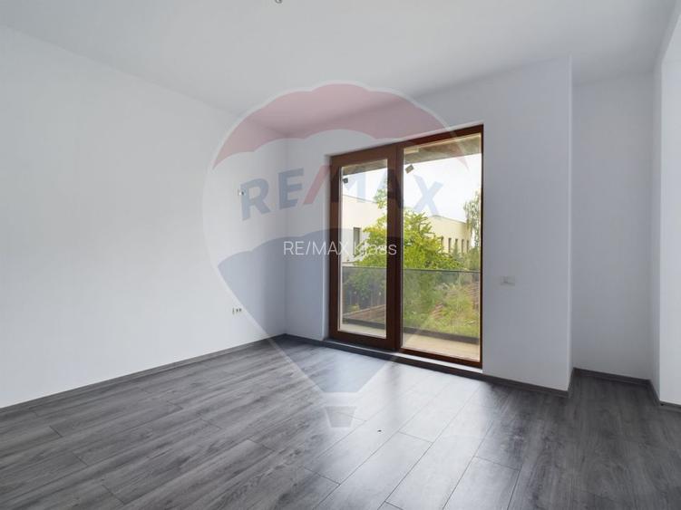 Casa de vanzare + teren 1000 mp - 13