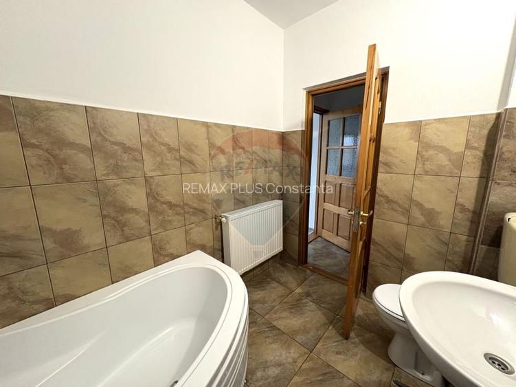 Casă / Vilă cu 5 camere de închiriat în zona Palazu Mare - 15