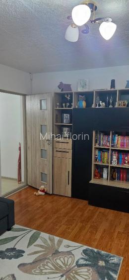 Apartament cu 3 camere semidecomandat  - 9