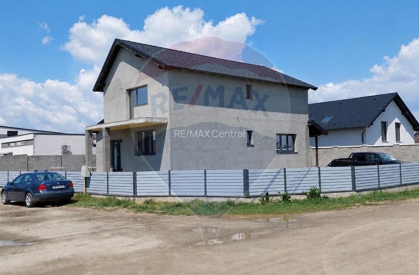 Comision 0!  Vilă individuala de vânzare în Sebes, cartier de case noi - 2