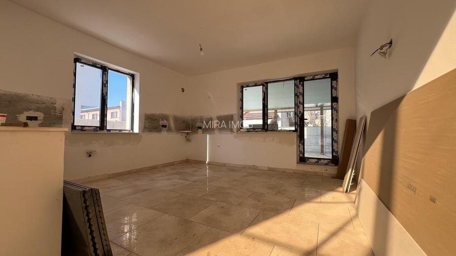 Casă individuală spațioasă, 120 mp utili, living pe două nivele, teren 365 mp - 8