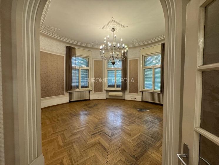 Vila cu arhitectura spectaculoasa Dacia - 8