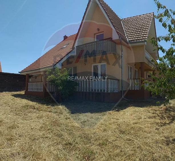 Casă cu mansardă cu 5 camere de vânzare în zonă metropolitană Paleu - 2