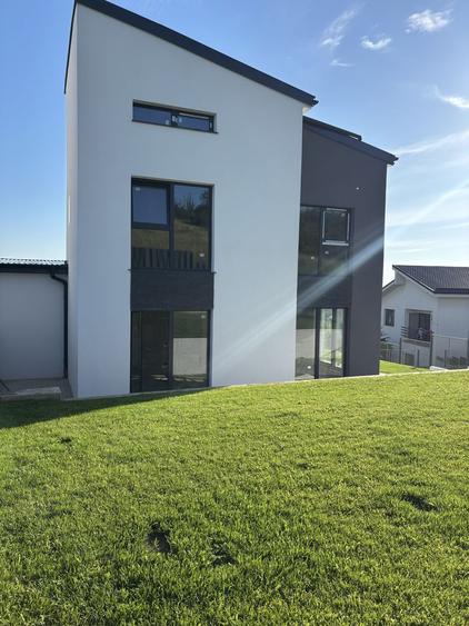 Casă cuplată modernă în Dezmir – zonă liniștită, aproape de toate facilitățile!