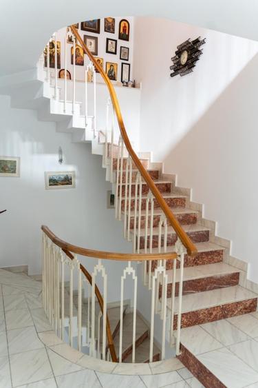 Proprietar vand vila ultracentrala in stil neoromanesc